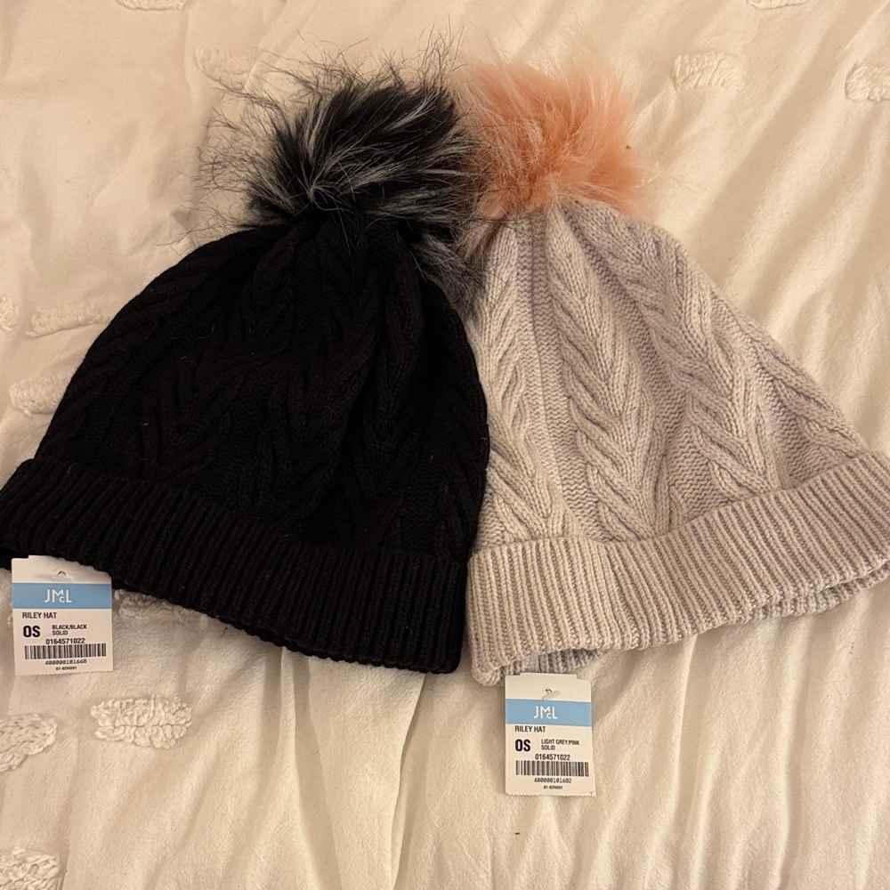 J. McLaughlin Black and Cream Cable Knit Beanie Set